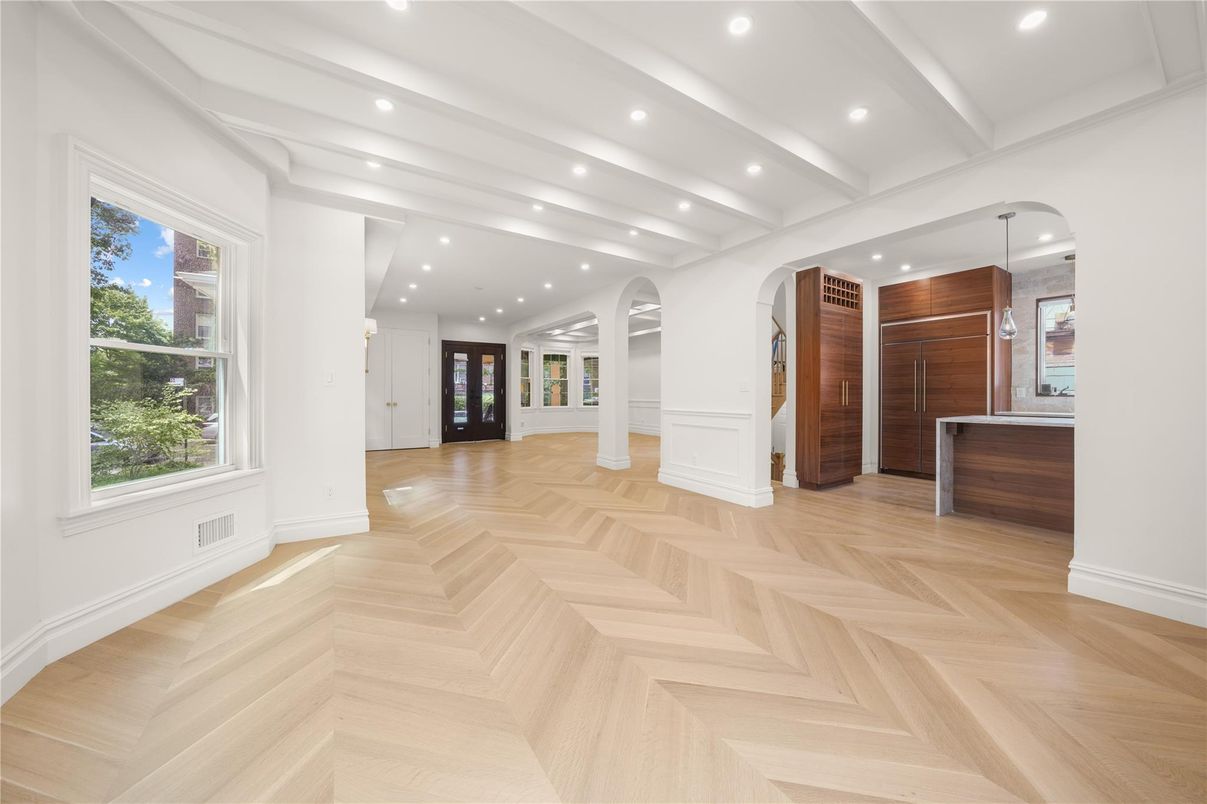 Empty room, Interior, Pendant Lights, Recessed Lighting, Wood Texture Flooring
