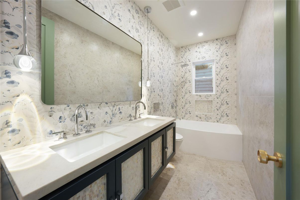 Bathroom, Dual Sink Vanities, Interior, Pendant Lights, Recessed Lighting