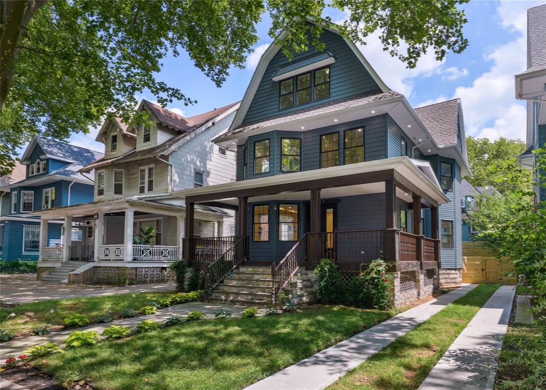 Exterior, Facade, Queen Anne Victorian