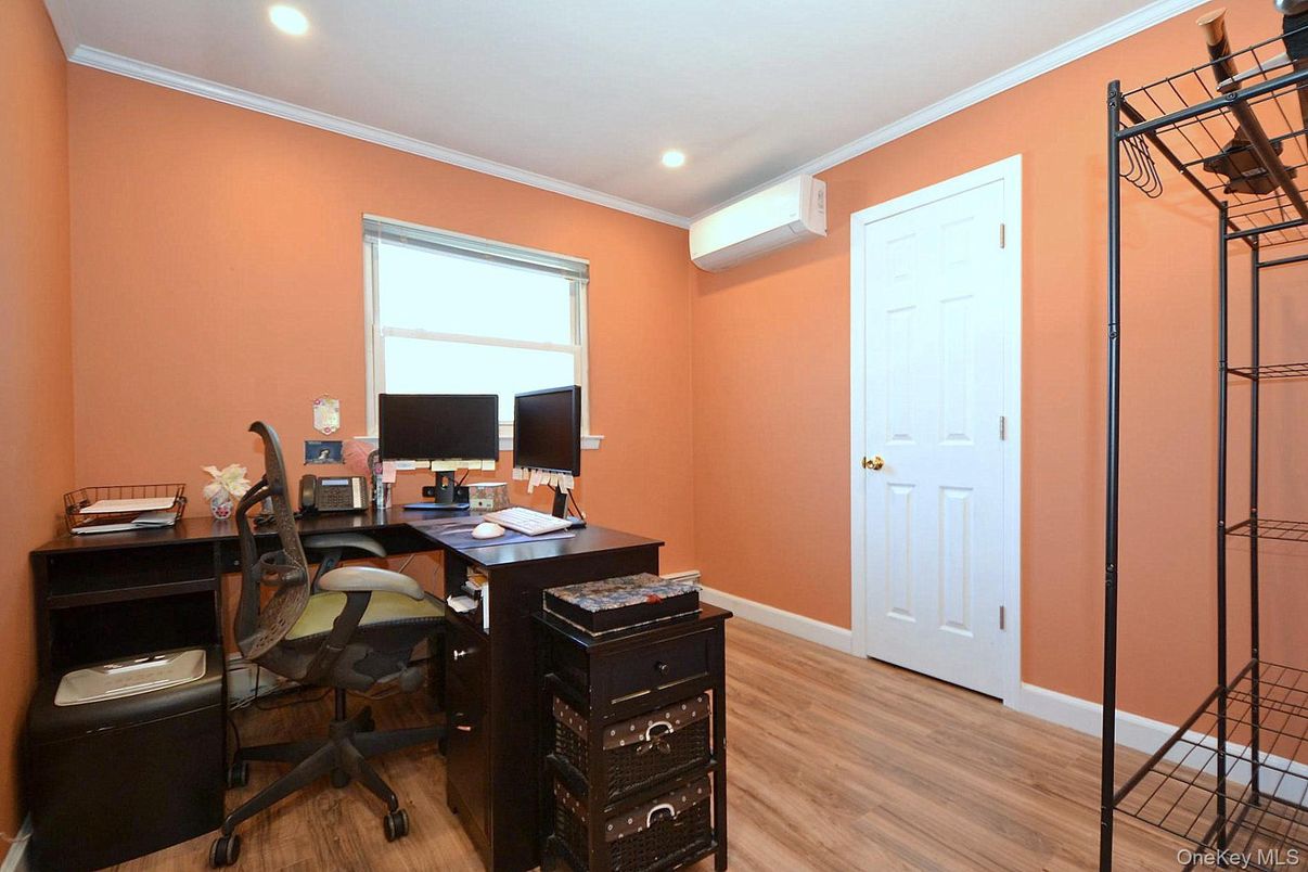 Home Office, Interior, Recessed Lighting, Wood Texture Flooring