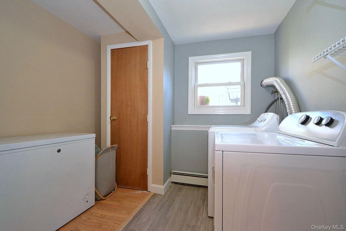 Interior, Washer, Wood Texture Flooring