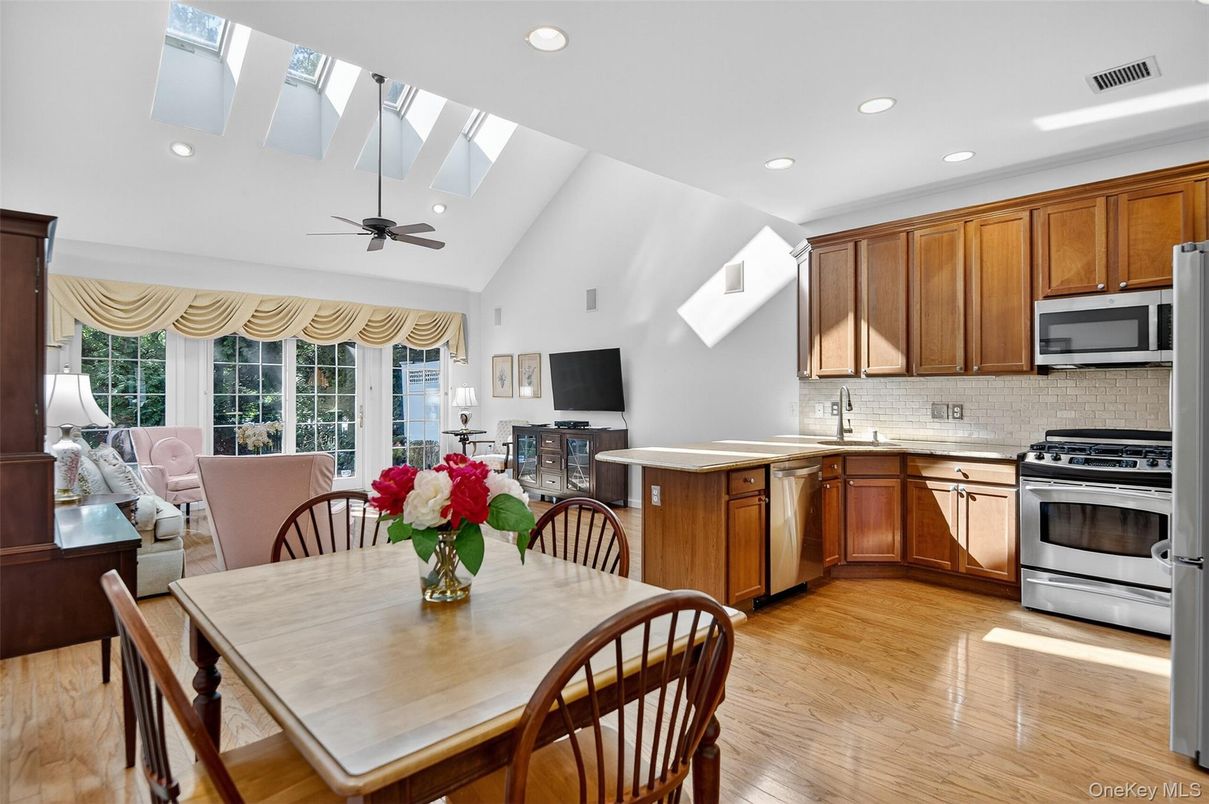 Dining room, Interior, Kitchen, Recessed Lighting, Stainless Steel Appliances, Wood Texture Flooring