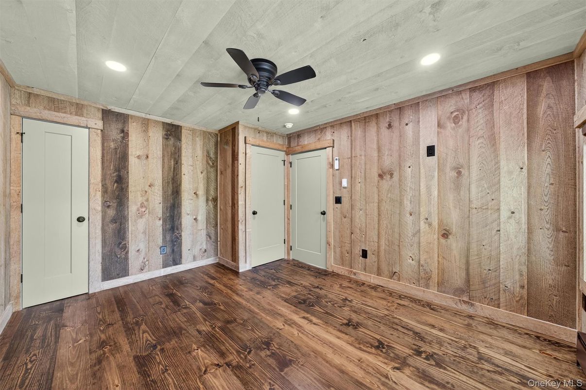 Empty room, Interior, Recessed Lighting, Wood Texture Flooring, Wooden Walls