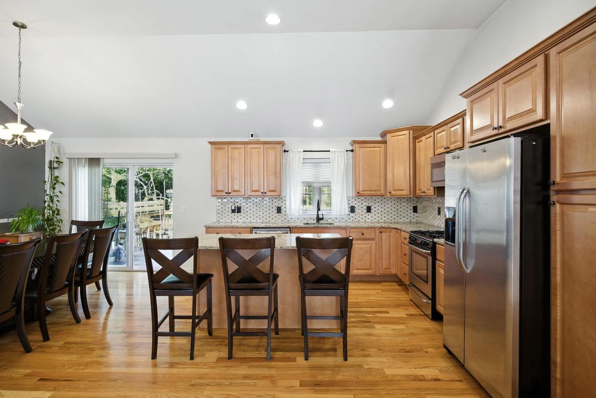 Dining room, Interior, Kitchen, Pendant Lights, Recessed Lighting, Wood Texture Flooring