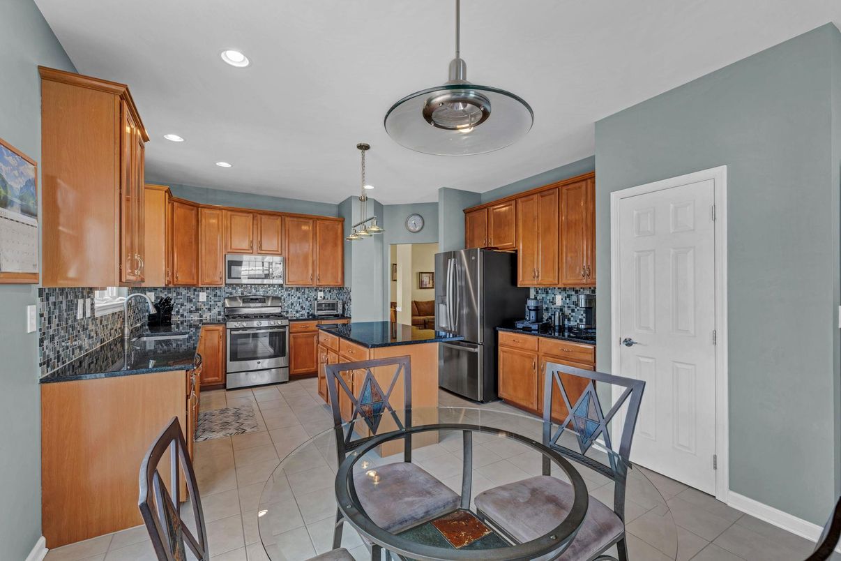Dining room, Interior, Kitchen, Pendant Lights, Recessed Lighting, Stainless Steel Appliances
