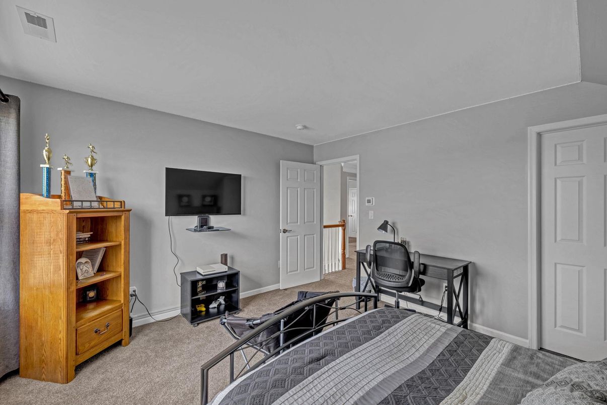 Home Office, Interior