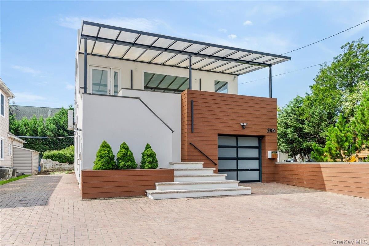 Attached, Exterior, Facade, Modern