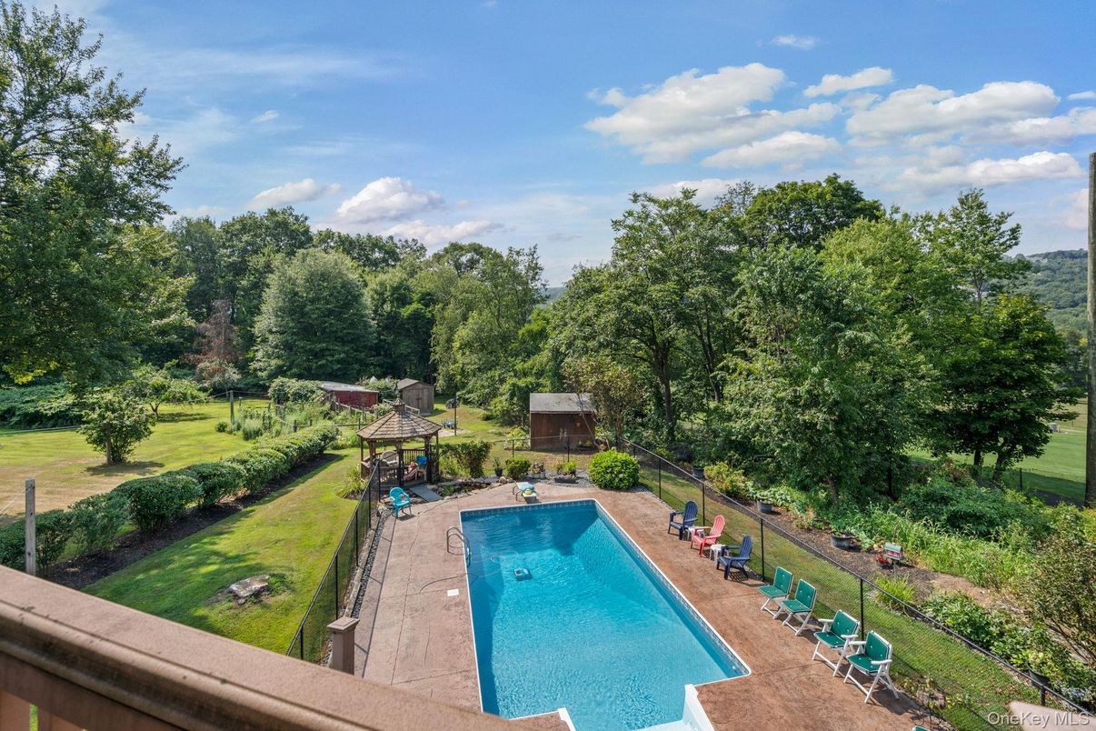 Exterior, Pool