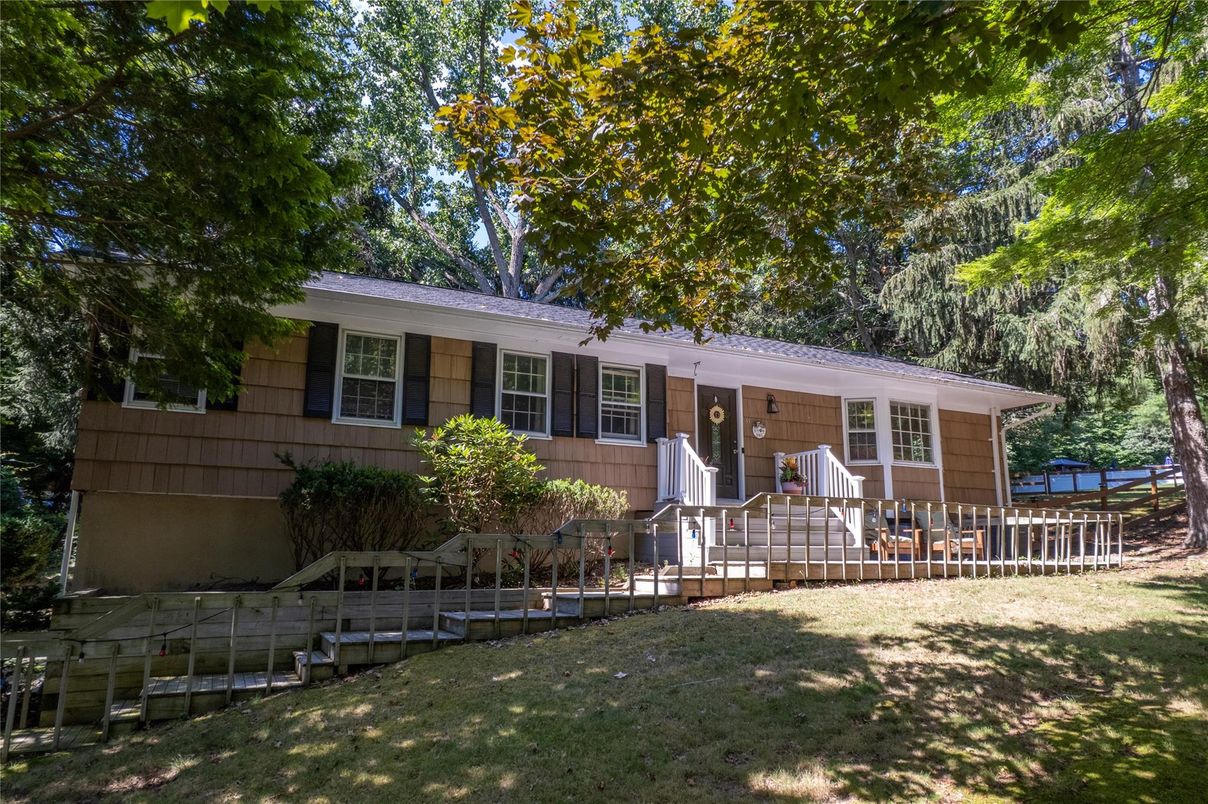 Backyard, Exterior, Facade, Raised Ranch