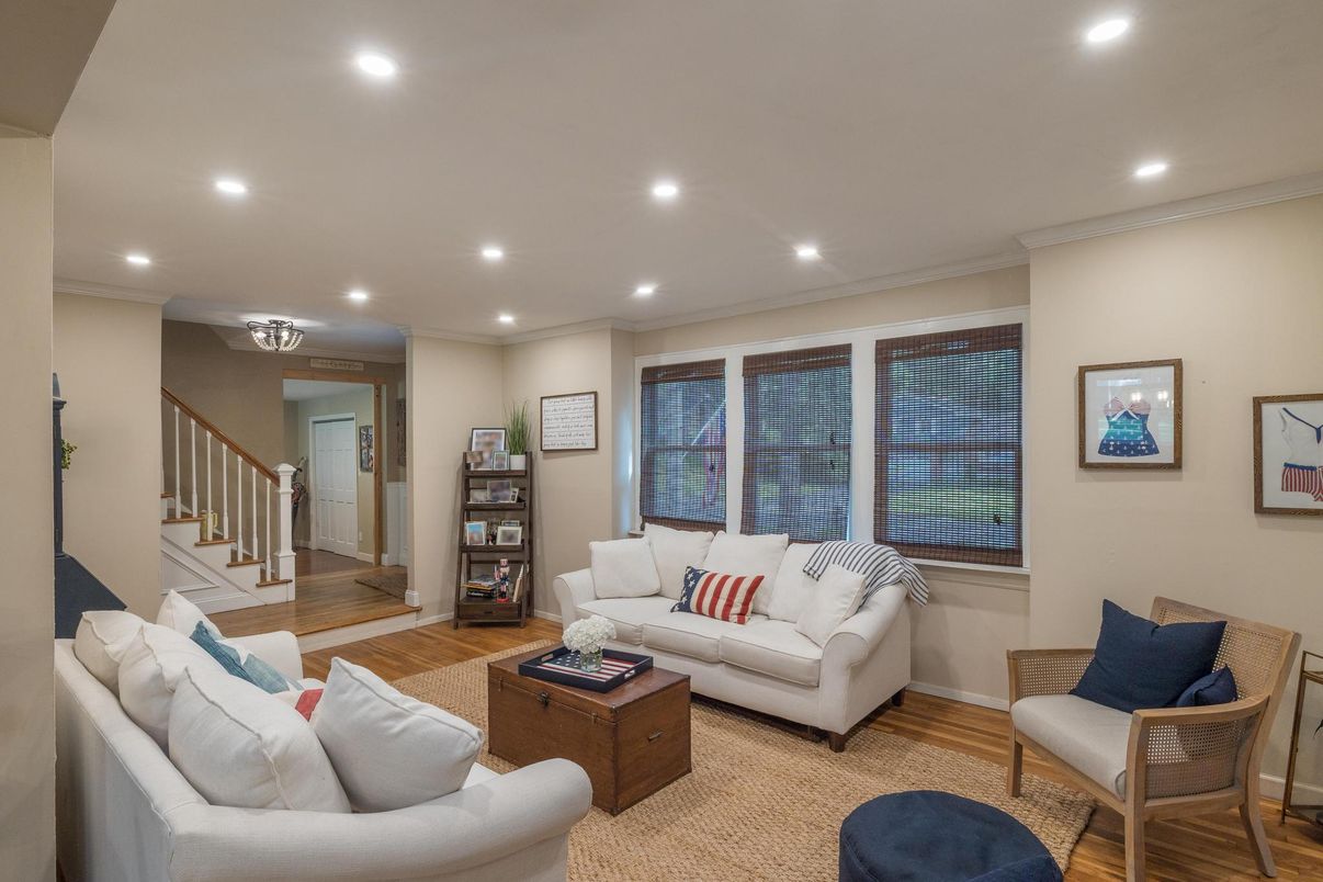 Interior, Living room, Recessed Lighting, Wood Texture Flooring