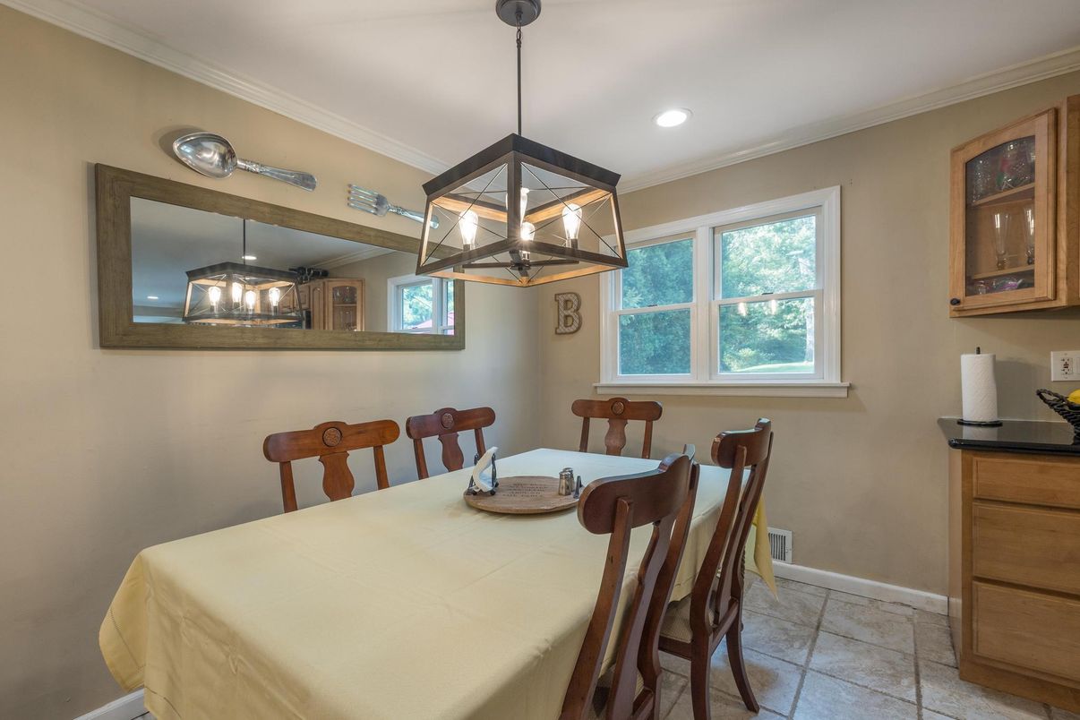 Dining room, Interior, Pendant Lights, Recessed Lighting