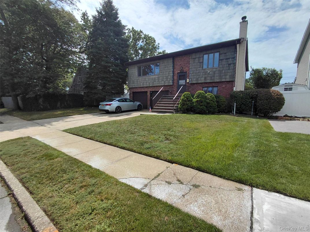 Attached, Exterior, Facade, Brick Facade, Raised Ranch