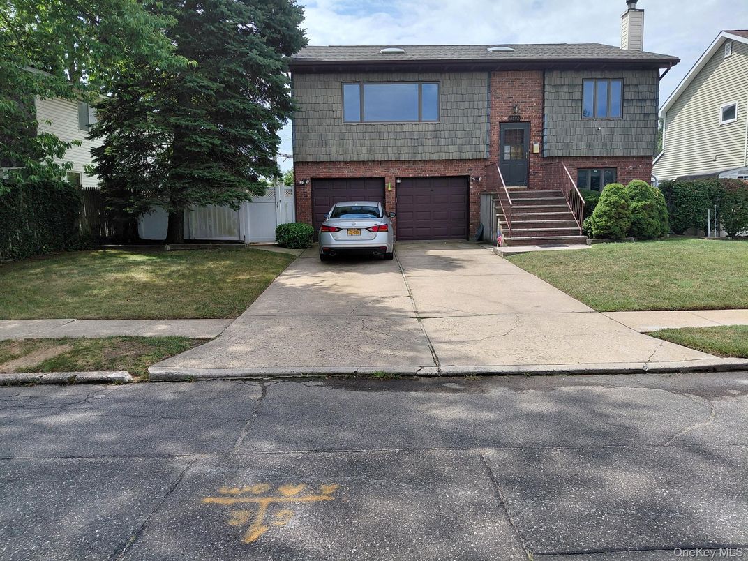 Attached, Exterior, Facade, Brick Facade, Raised Ranch