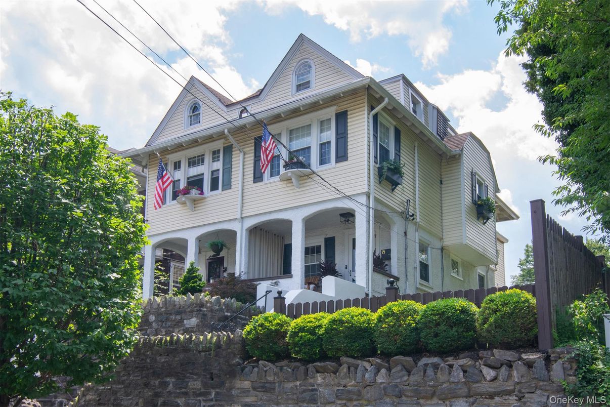 Exterior, Facade, Queen Anne Victorian