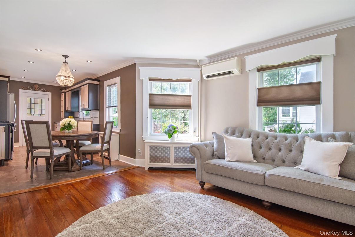 Chandelier, Dining room, Interior, Recessed Lighting, Wood Texture Flooring
