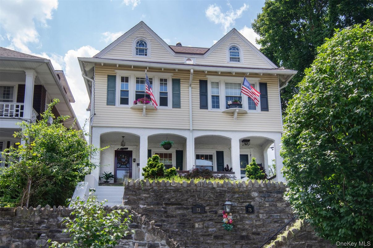 Exterior, Facade, Queen Anne Victorian
