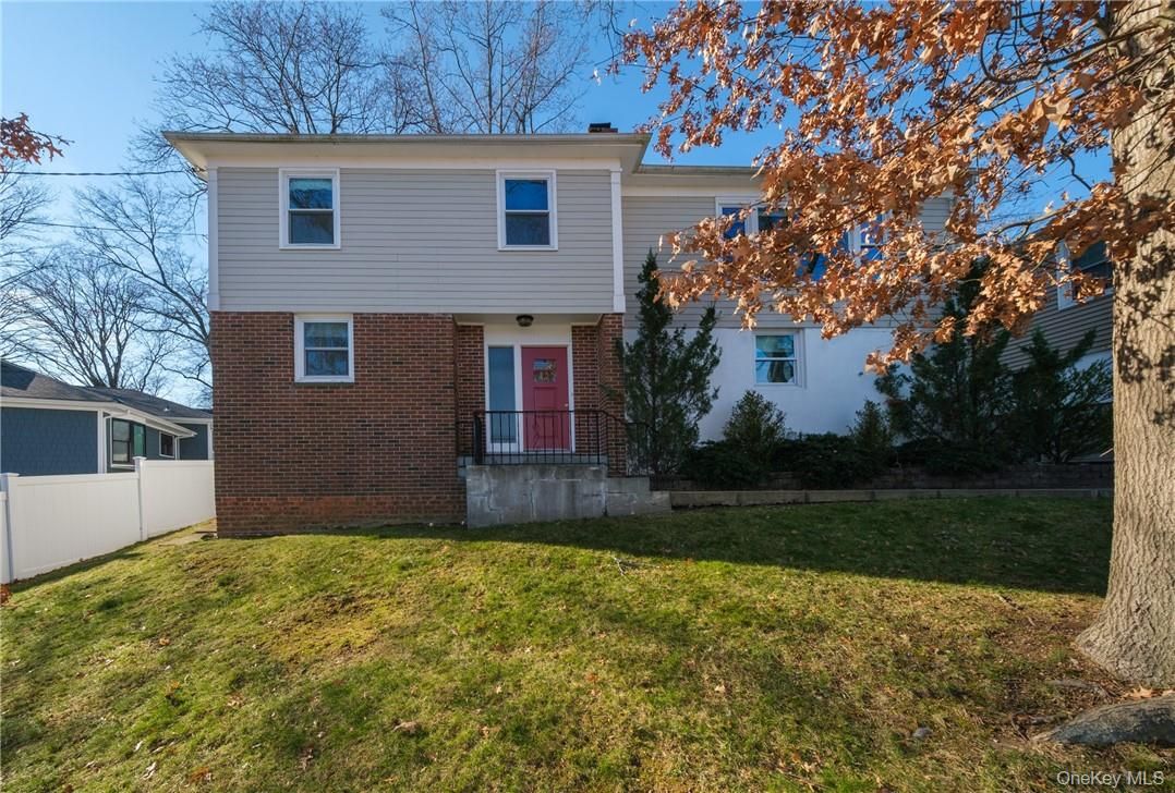 Exterior, Facade, Brick Facade, Split Level