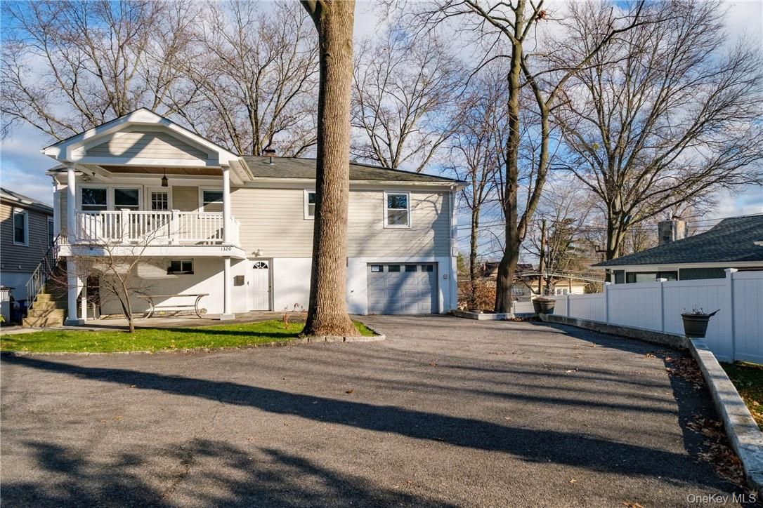 Attached, Exterior, Facade, Raised Ranch
