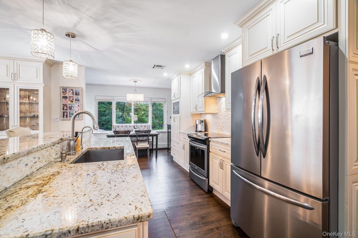 Dining room, Interior, Kitchen, Pendant Lights, Recessed Lighting, Stainless Steel Appliances, Wood Texture Flooring