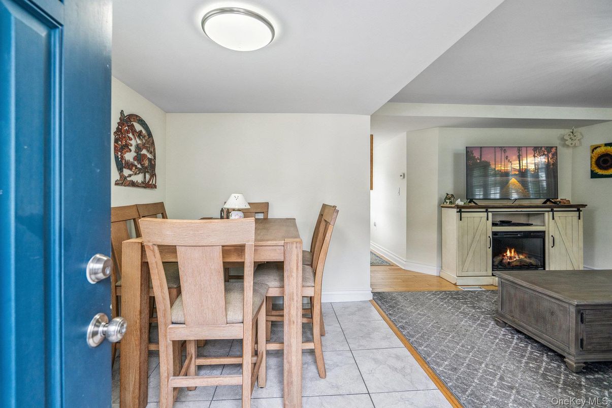 Dining room, Fireplace, Interior