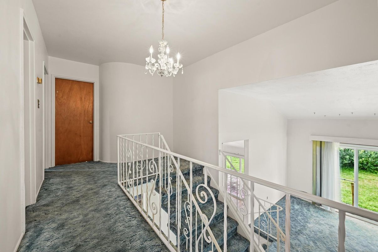 Chandelier, Interior