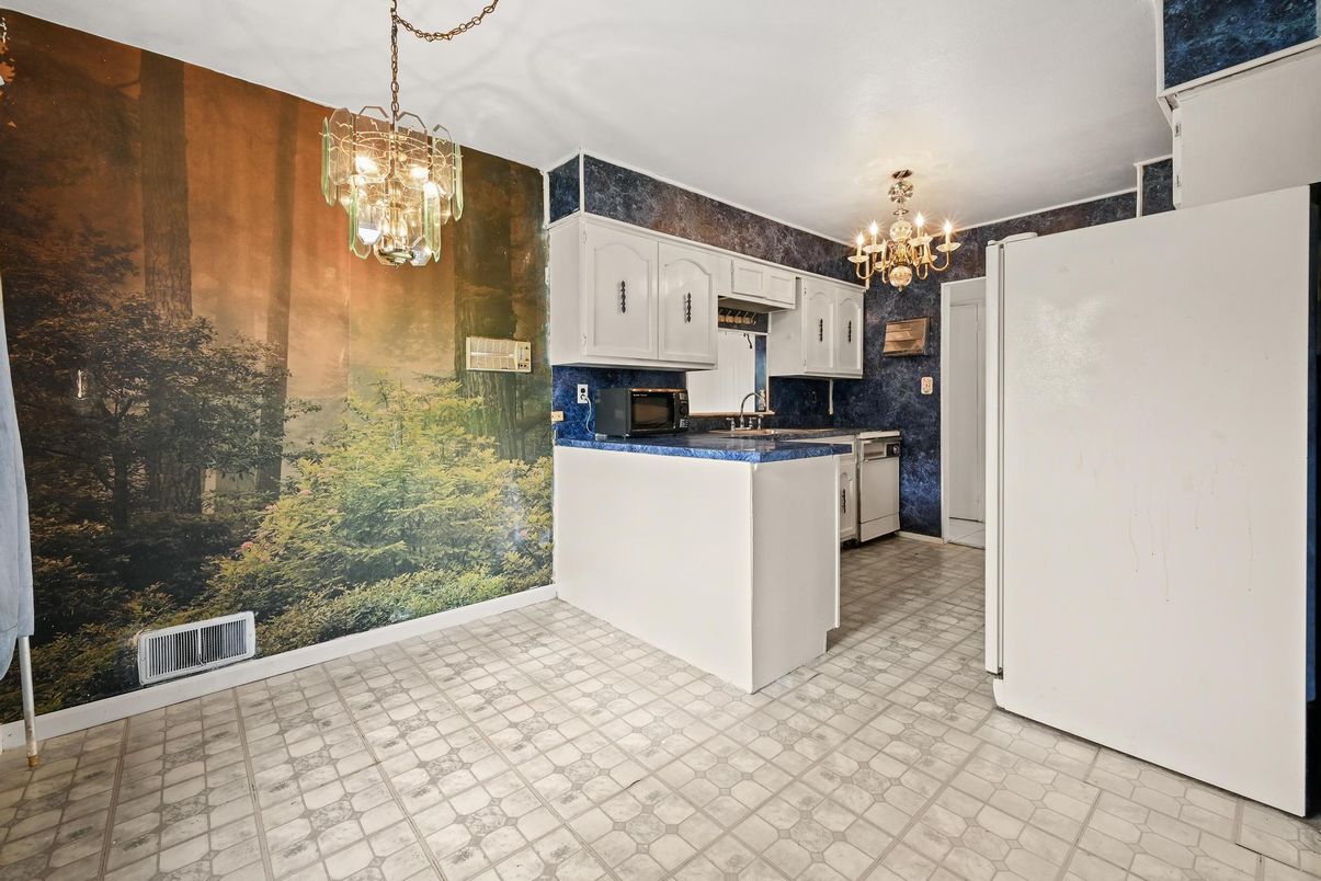 Chandelier, Interior, Kitchen