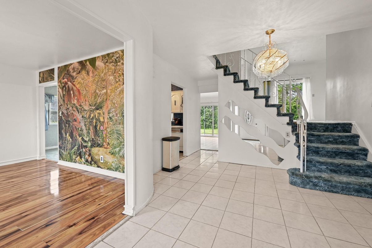 Chandelier, Interior, Wood Texture Flooring