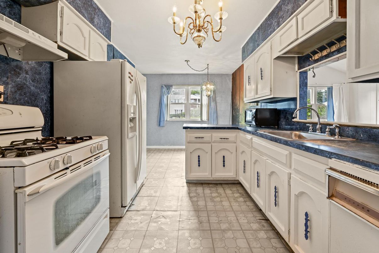 Chandelier, Interior, Kitchen