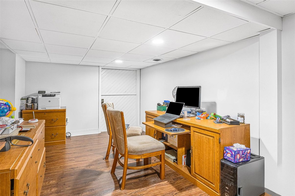 Home Office, Interior, Recessed Lighting, Wood Texture Flooring