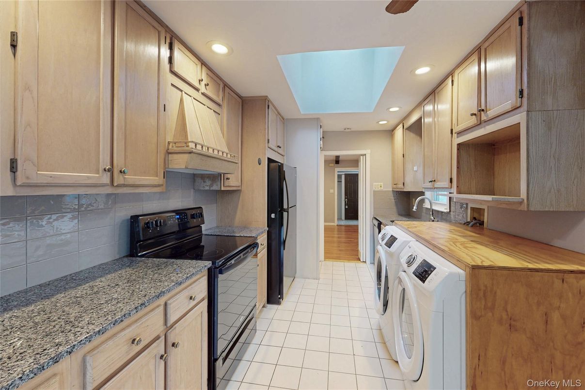 Interior, Kitchen, Recessed Lighting, Washer