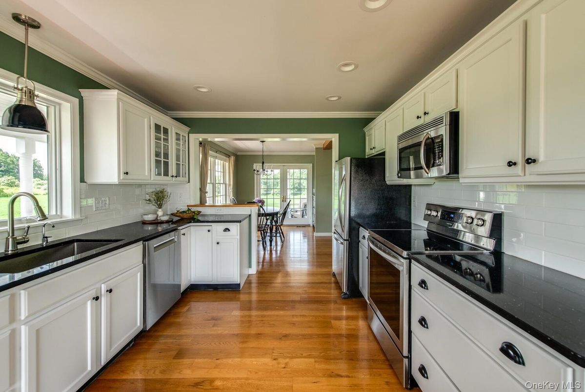 Dining room, Interior, Kitchen, Pendant Lights, Recessed Lighting, Wood Texture Flooring