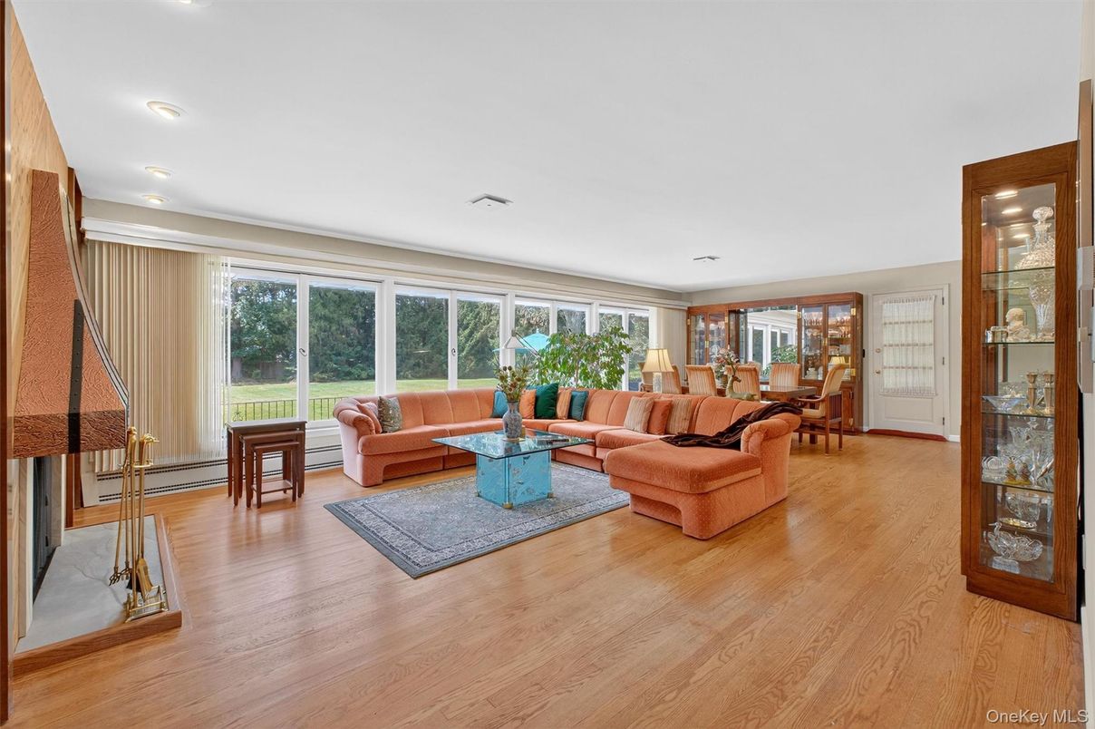 Dining room, Interior, Living room, Recessed Lighting, Wood Texture Flooring