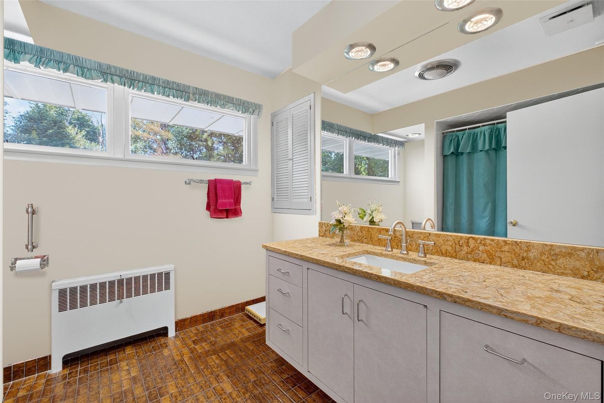 Bathroom, Interior, Recessed Lighting
