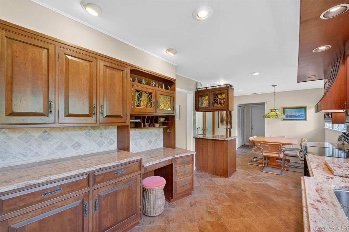 Dining room, Interior, Pendant Lights, Recessed Lighting