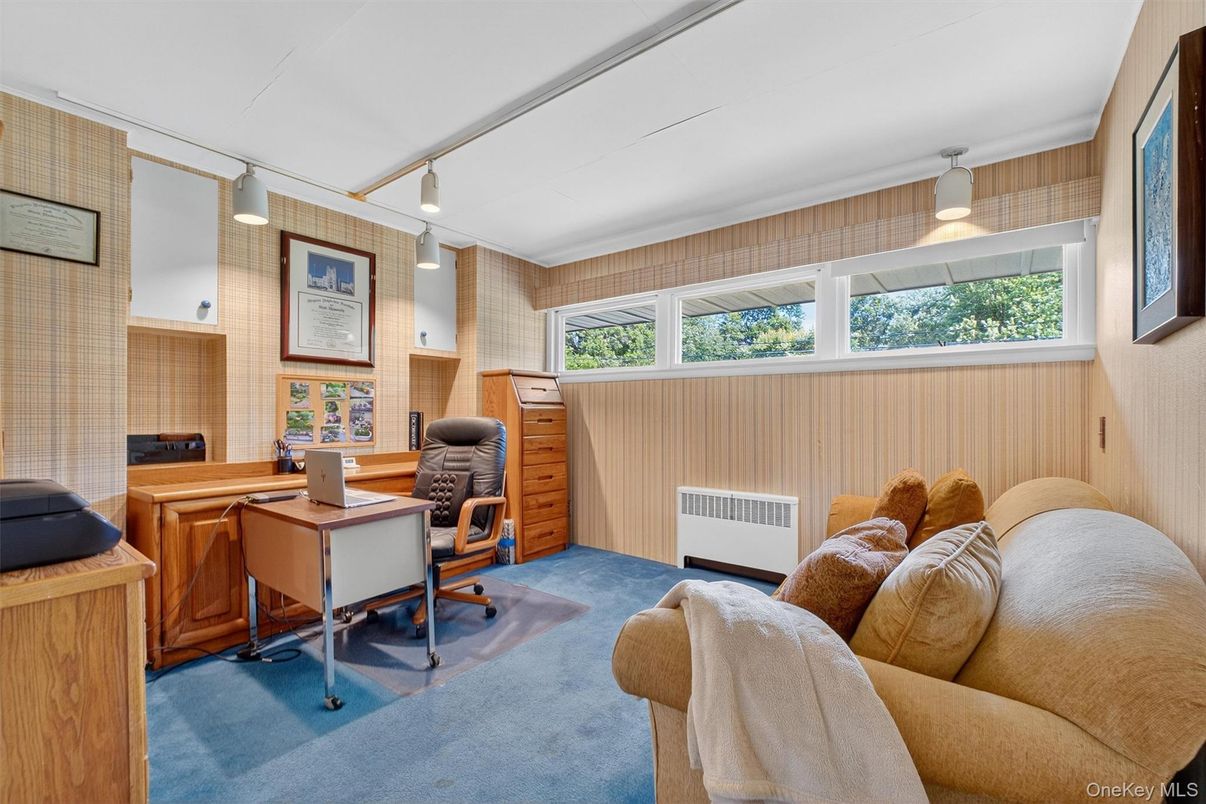 Home Office, Interior