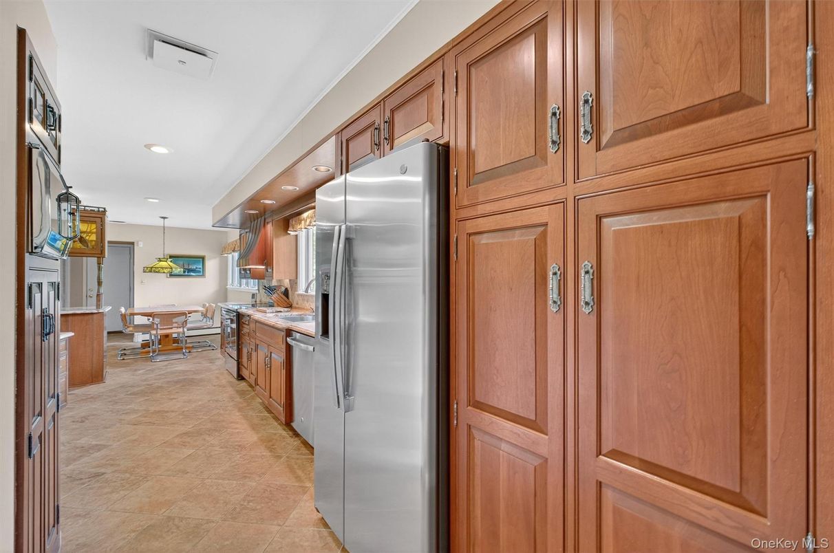 Dining room, Interior, Kitchen, Pendant Lights, Recessed Lighting, Stainless Steel Appliances