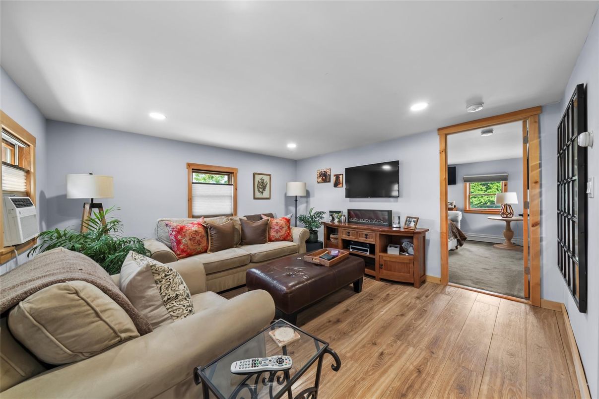 Interior, Living room, Recessed Lighting, Wood Texture Flooring