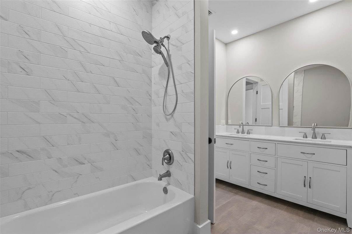 Bathroom, Dual Sink Vanities, Interior, Recessed Lighting