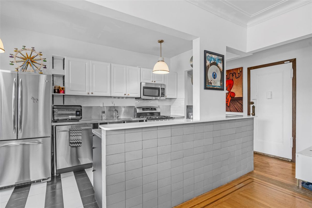 Interior, Kitchen, Pendant Lights, Stainless Steel Appliances, Wood Texture Flooring
