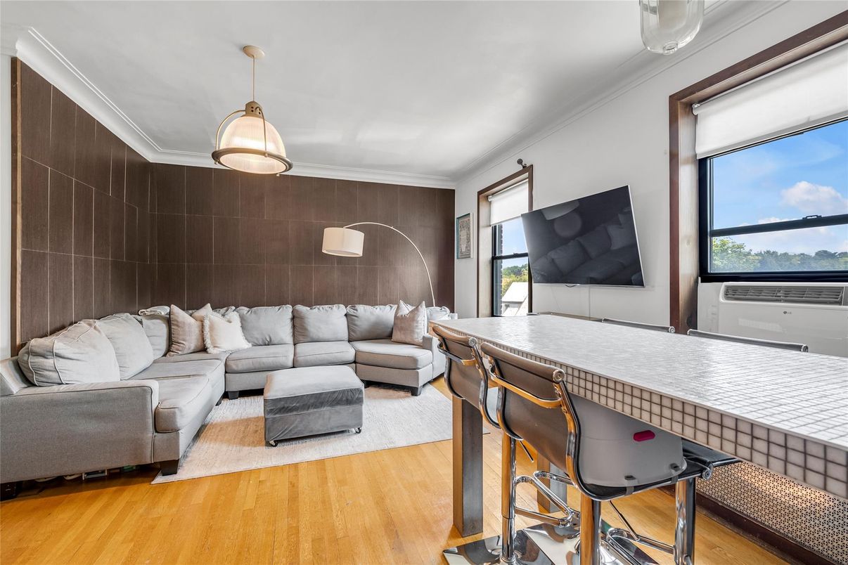 Interior, Living room, Pendant Lights, Wood Texture Flooring