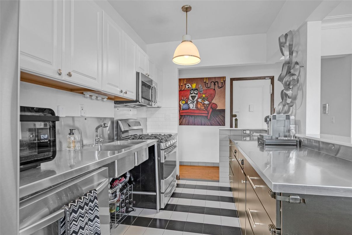 Interior, Kitchen, Pendant Lights, Stainless Steel Appliances