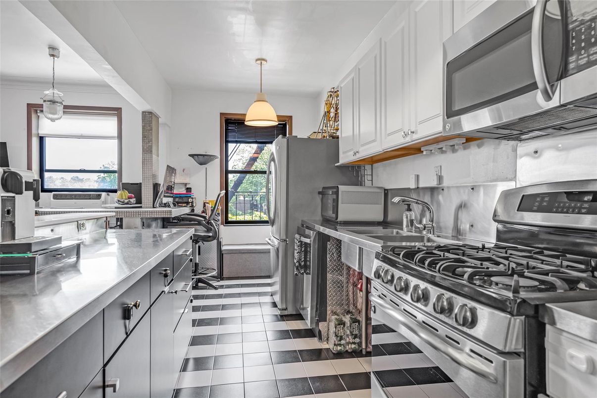 Interior, Kitchen, Pendant Lights, Stainless Steel Appliances