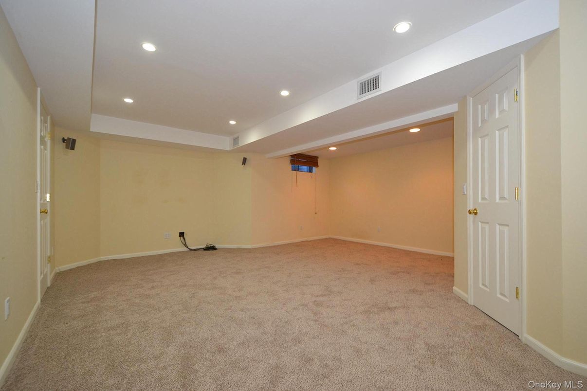 Empty room, Interior, Recessed Lighting