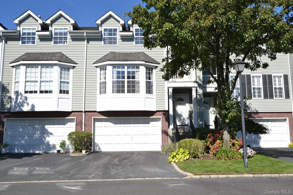 Attached, Exterior, Facade, Brick Facade, Rowhouse