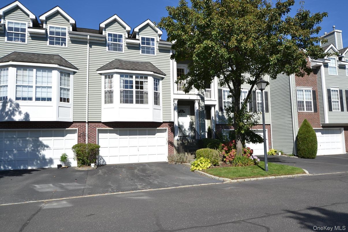 Attached, Exterior, Facade, Brick Facade, Rowhouse