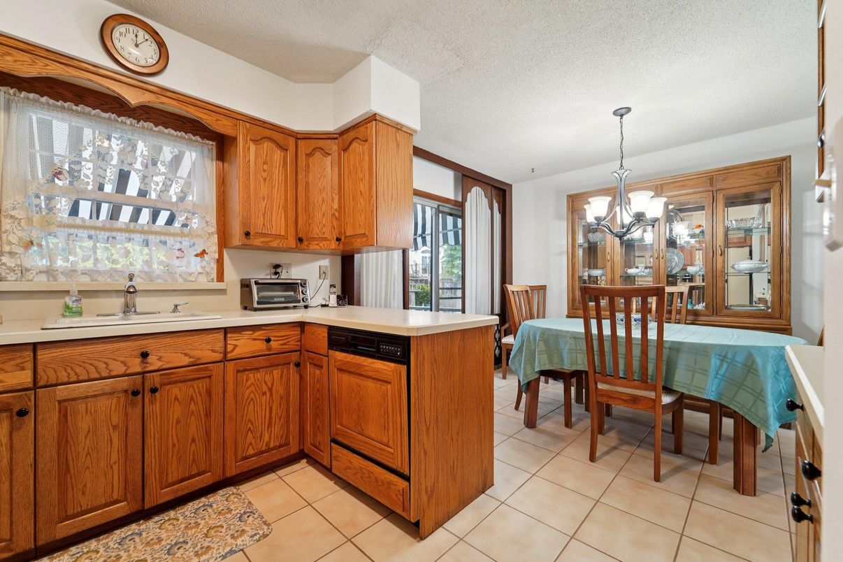 Chandelier, Dining room, Interior, Kitchen