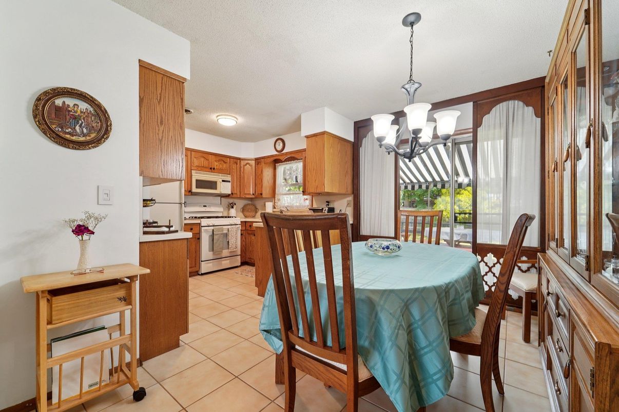 Chandelier, Dining room, Interior, Kitchen