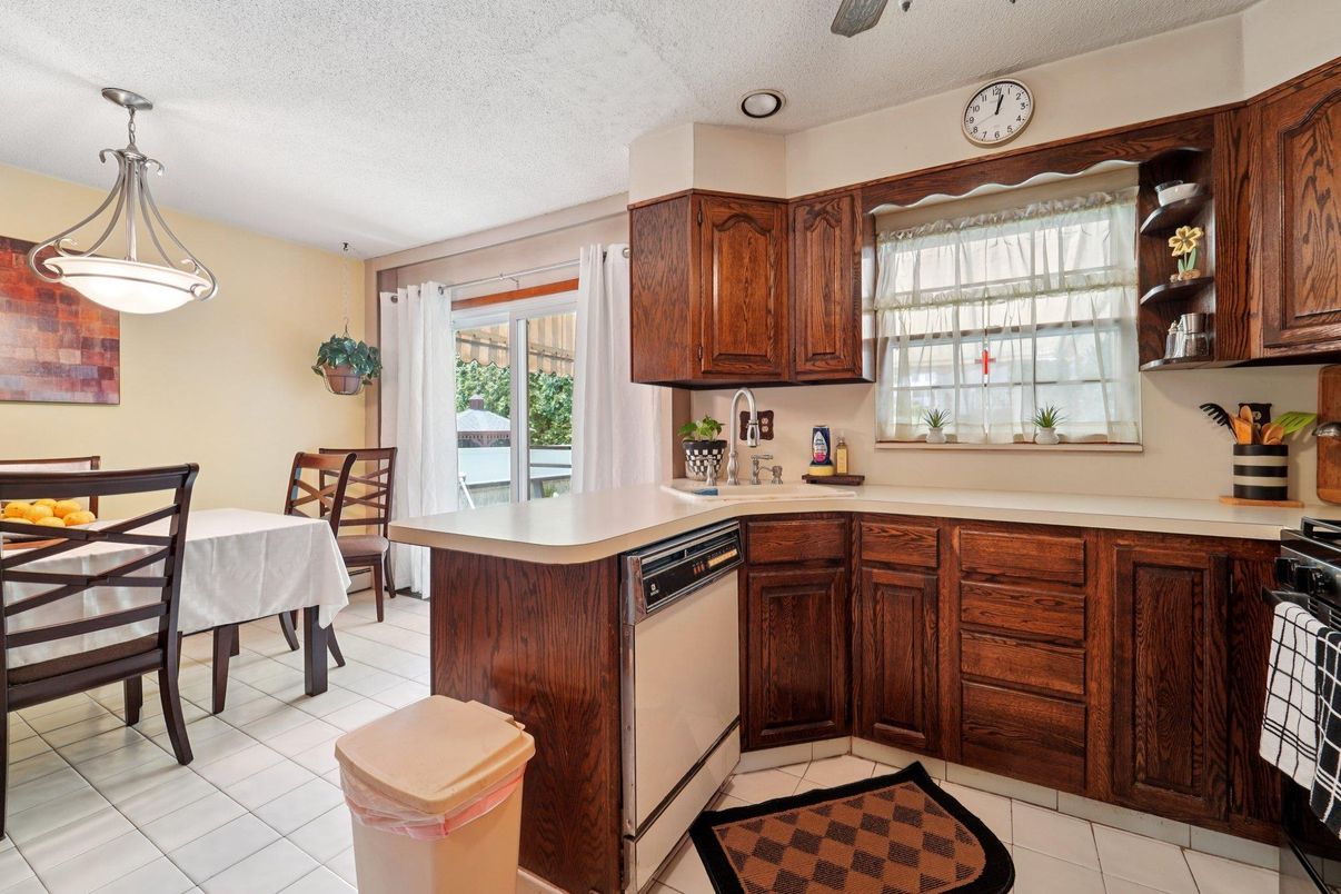 Dining room, Interior, Kitchen, Pendant Lights, Recessed Lighting