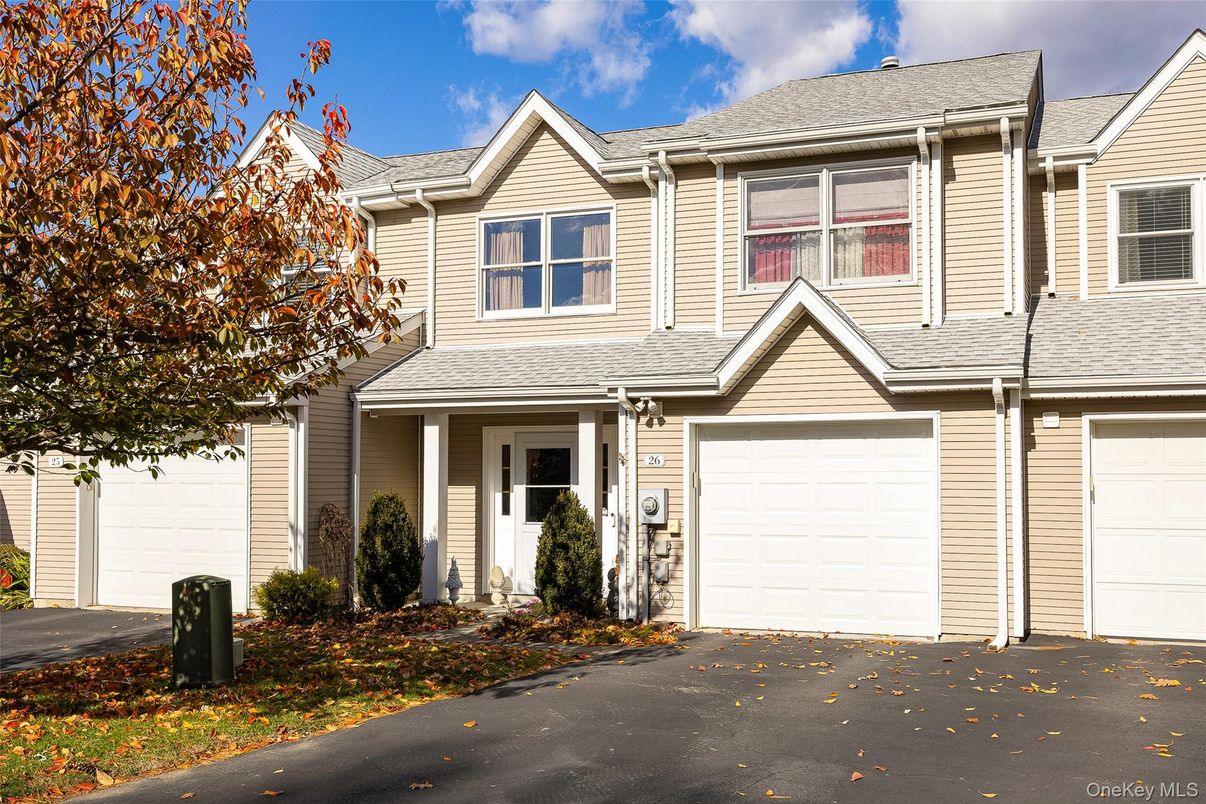 Attached, Exterior, Facade, Rowhouse