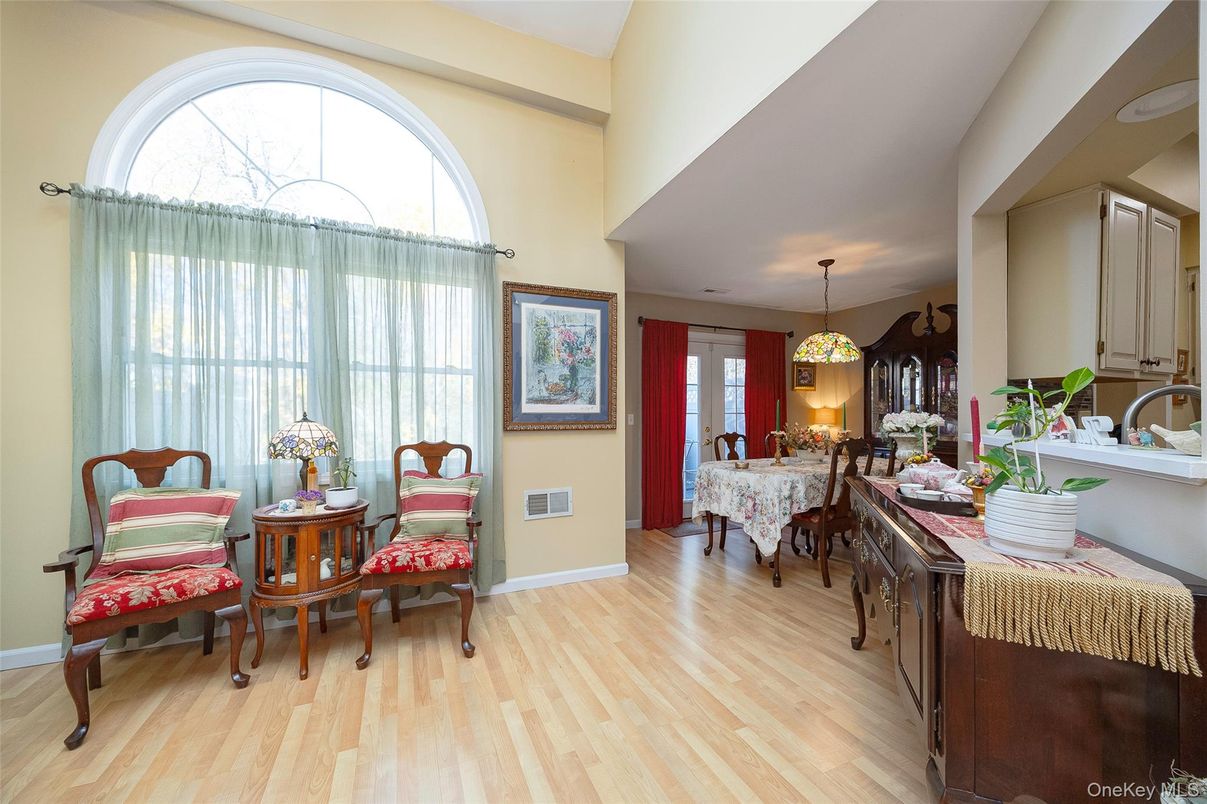 Chandelier, Dining room, Interior, Pendant Lights, Wood Texture Flooring